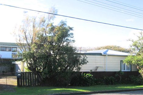 Photo of property in 21 Heperi Street, Waikanae Beach, Waikanae, 5036