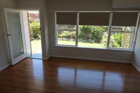Photo of property in 2/34 Pupuke Road, Takapuna, Auckland, 0622