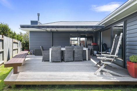 Photo of property in 9 Saint Heliers Grove, Fitzherbert, Palmerston North, 4410