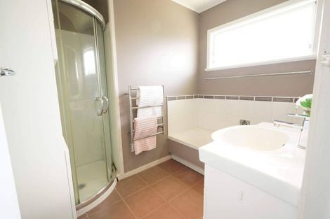 Photo of property in 48 English Street, St Andrews, Hamilton, 3200