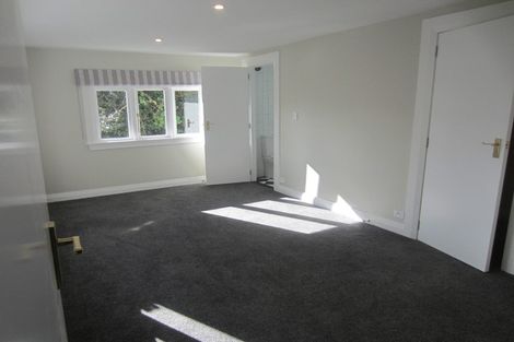 Photo of property in 2/139 Wadestown Road, Wadestown, Wellington, 6012
