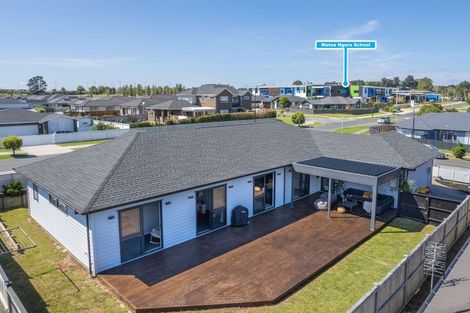 Photo of property in 2 Madden Avenue, Kumeu, 0810