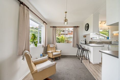 Photo of property in 6 Eastview Grove, Normandale, Lower Hutt, 5010