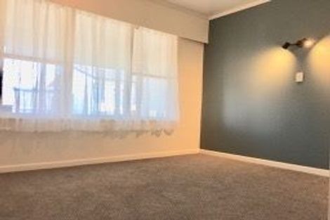 Photo of property in 2/71 Mount Smart Road, Onehunga, Auckland, 1061