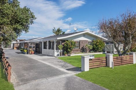 Photo of property in 1/52 Florence Avenue, Orewa, 0931