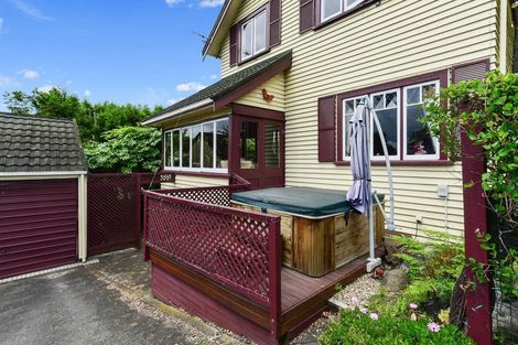 Photo of property in 69 Forest Lake Road, Forest Lake, Hamilton, 3200