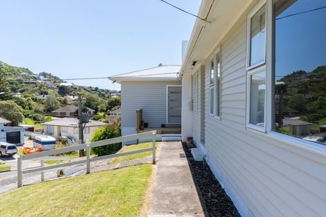 Photo of property in 28 Franklyn Road, Tawa, Wellington, 5028