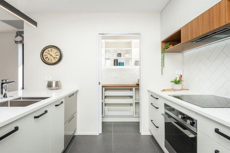 Photo of property in 12 Vogwill Road, Kumeu, 0810