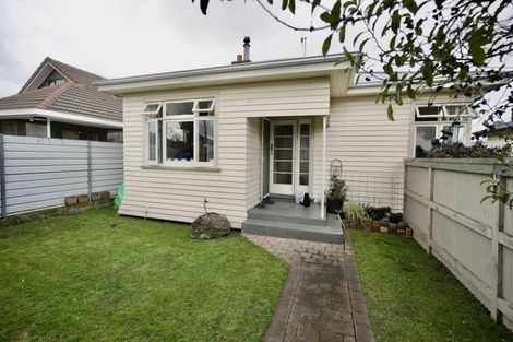 Photo of property in 16 Rata Street, Roslyn, Palmerston North, 4414