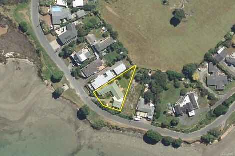 Photo of property in 19 Motukaraka Point, Pauatahanui, Porirua, 5381
