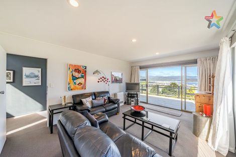 Photo of property in 2 Stanhope Grove, Korokoro, Lower Hutt, 5012