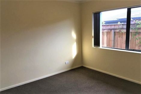 Photo of property in 4 Gandalf Crescent, Paraparaumu, 5032