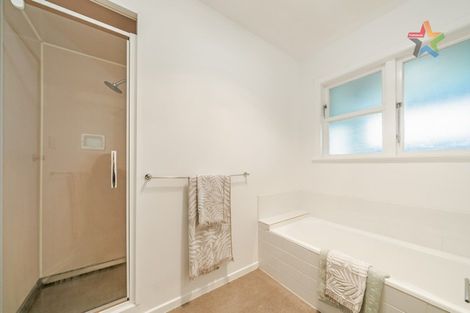 Photo of property in 102 Dowse Drive, Maungaraki, Lower Hutt, 5010