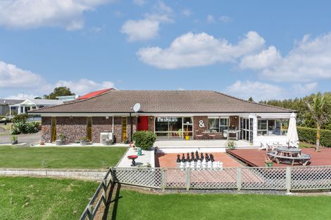 Photo of property in 184 Torkar Road, Clarks Beach, 2122