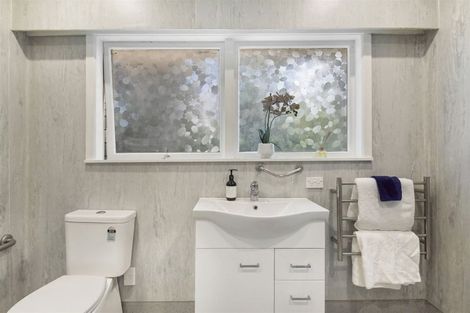 Photo of property in 115 Sunset Road, Totara Vale, Auckland, 0632