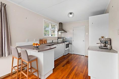 Photo of property in 6b Waikaremoana Place, Pakuranga Heights, Auckland, 2010