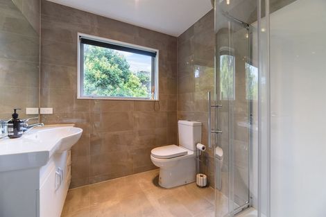 Photo of property in 6b Cronin Place, Beach Haven, Auckland, 0626