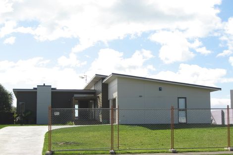 Photo of property in 2 Edgewater Grove, Whakatane, 3120