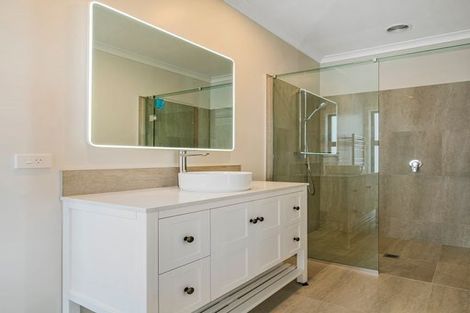 Photo of property in 16 Awatea Drive, Whitianga, 3510