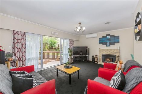 Photo of property in 1/23 Merton Avenue, Glenfield, Auckland, 0627