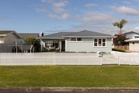Photo of property in 8a Short Street, Otumoetai, Tauranga, 3110