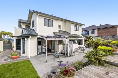 Photo of property in 2 Kirton Drive, Riverstone Terraces, Upper Hutt, 5018