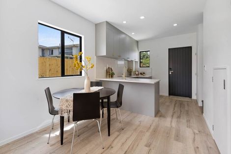 Photo of property in 1/77 Glenmore Road, Sunnyhills, Auckland, 2010