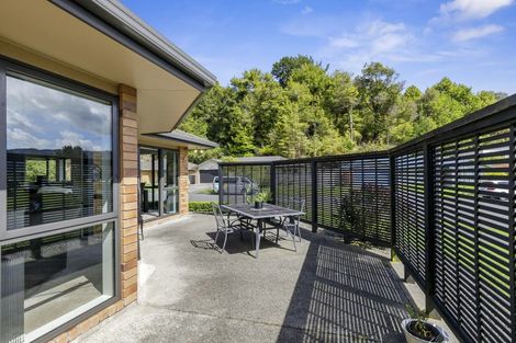 Photo of property in 15 Aragon Grove, Kingsley Heights, Upper Hutt, 5018