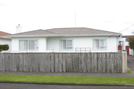 Photo of property in 2 Turakina Street, Merrilands, New Plymouth, 4312