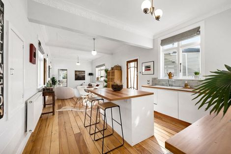 Photo of property in 187 Onepu Road, Lyall Bay, Wellington, 6022