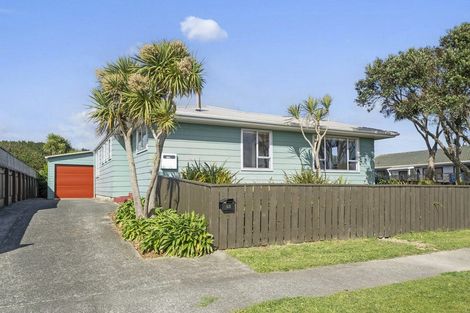 Photo of property in 93 Pikarere Street, Titahi Bay, Porirua, 5022