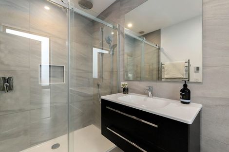 Photo of property in 15a Mackinnon Terrace, Sunshine Bay, Queenstown, 9300