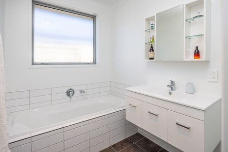 Photo of property in 7b Warwick Avenue, St Andrews, Hamilton, 3200