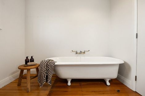 Photo of property in 31 Forest Lake Road, Forest Lake, Hamilton, 3200