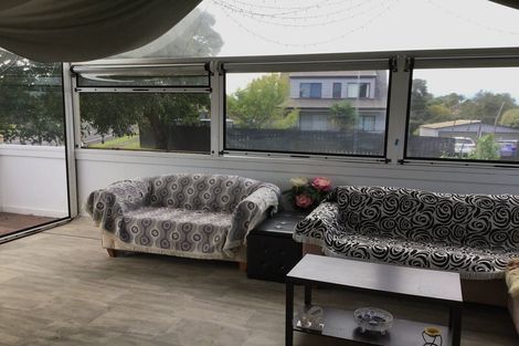 Photo of property in 2/27 Gosford Drive, Botany Downs, Auckland, 2010