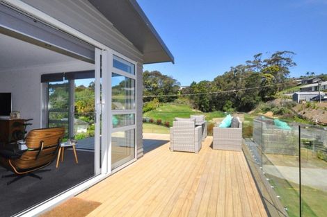 Photo of property in 5a Hobbs Road, Matakatia, Whangaparaoa, 0930