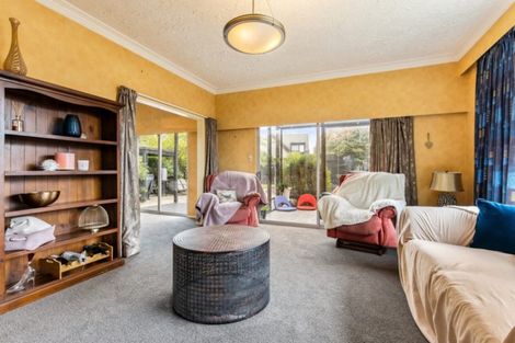 Photo of property in 21 Crofton Road, Harewood, Christchurch, 8051