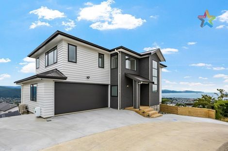 Photo of property in 8 Poto Road, Normandale, Lower Hutt, 5010