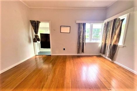 Photo of property in 70 Mckenzie Road, Mangere Bridge, Auckland, 2022