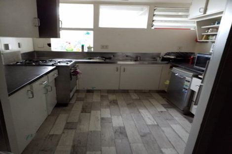 Photo of property in 2 Sugarloaf Road, Brooklyn, Wellington, 6021