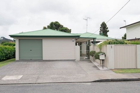 Photo of property in 1 Neeve Place, Taradale, Napier, 4112