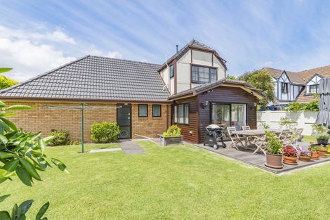 Photo of property in 12 Cumbrian Place, Conifer Grove, Takanini, 2112