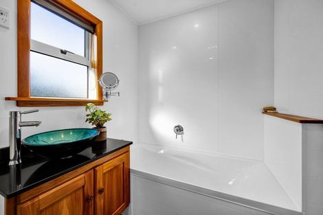 Photo of property in 5 Scott Street, Moturoa, New Plymouth, 4310