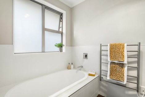 Photo of property in 18 Lemon Grove Lane, Greenhithe, Auckland, 0632