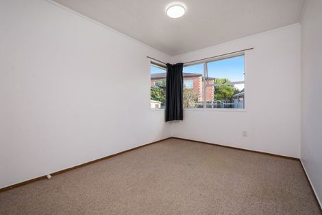 Photo of property in 52 Cockayne Crescent, Sunnynook, Auckland, 0620