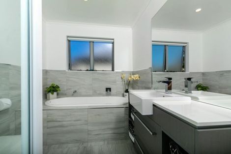 Photo of property in 78 Mackay Drive, Greenhithe, Auckland, 0632