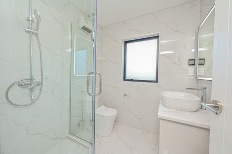 Photo of property in 2/25 Mcleod Road, Weymouth, Auckland, 2103