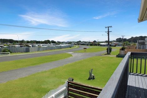 Photo of property in 31 Nash Parade, Foxton Beach, Foxton, 4815