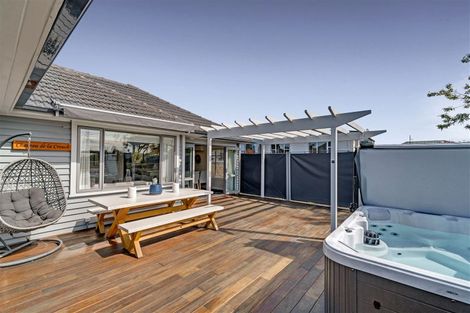 Photo of property in 99 Middlepark Road, Sockburn, Christchurch, 8042