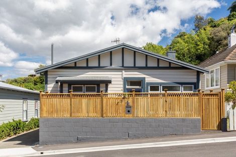 Photo of property in 18 Chaucer Road, Hospital Hill, Napier, 4110